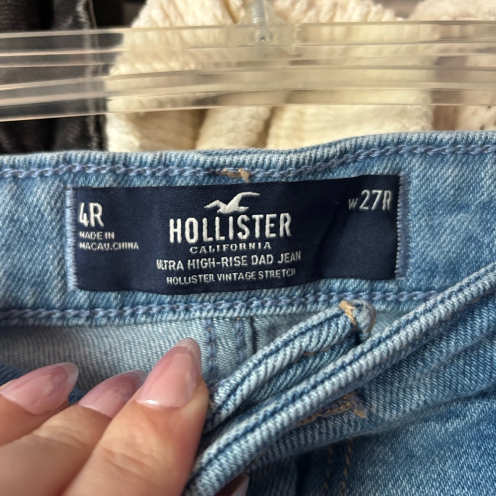 Hollister size 4 baggy dad jeans - Picture 3 of 3
